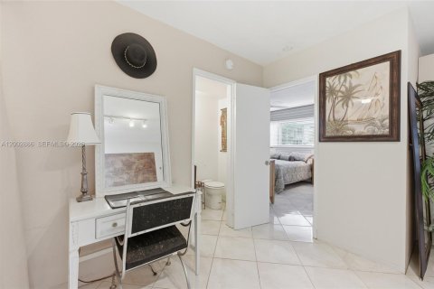 Condo in Pompano Beach, Florida, 2 bedrooms  № 2068774 - photo 25