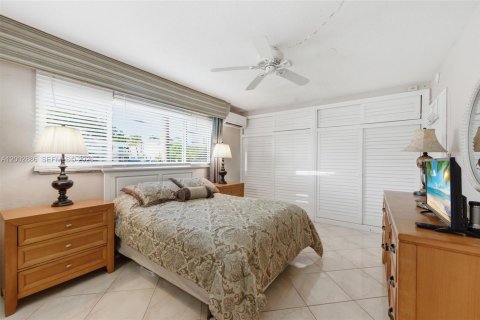 Condo in Pompano Beach, Florida, 2 bedrooms  № 2068774 - photo 13