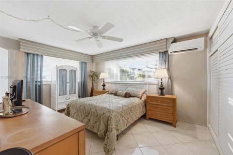 Condo in Pompano Beach, Florida, 2 bedrooms  № 2068774 - photo 29
