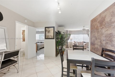 Condo in Pompano Beach, Florida, 2 bedrooms  № 2068774 - photo 17