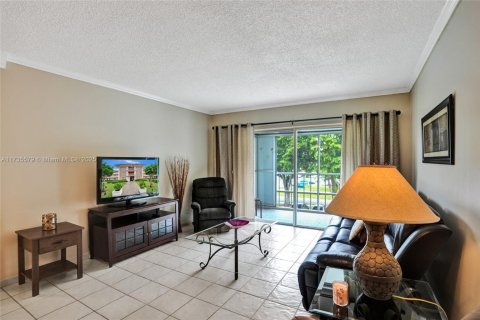 Copropriété à vendre à Hollywood, Floride: 2 chambres, 83.52 m2 № 1870025 - photo 13