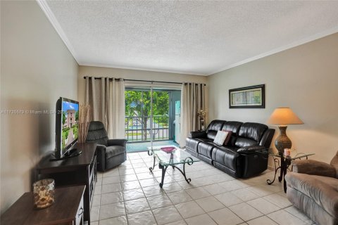 Copropriété à vendre à Hollywood, Floride: 2 chambres, 83.52 m2 № 1870025 - photo 12