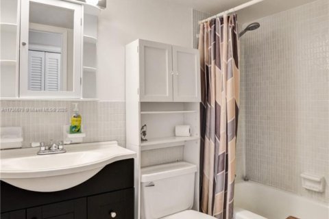 Copropriété à vendre à Hollywood, Floride: 2 chambres, 83.52 m2 № 1870025 - photo 8
