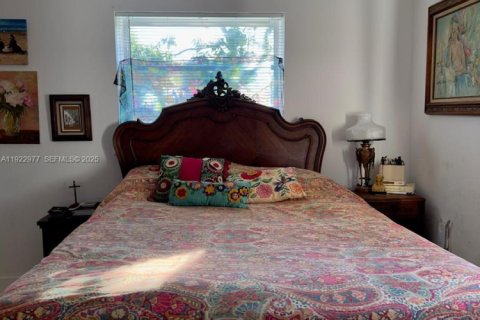 House in Miami, Florida 4 bedrooms, 101.91 sq.m. № 1982813 - photo 13
