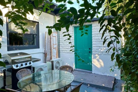 House in Miami, Florida 4 bedrooms, 101.91 sq.m. № 1982813 - photo 18