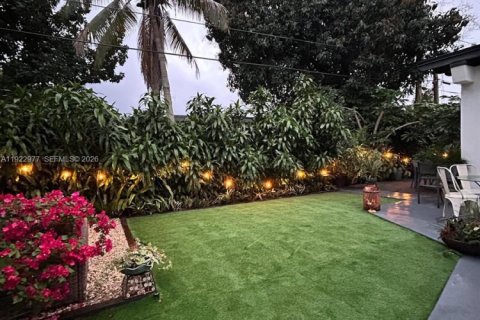 House in Miami, Florida 4 bedrooms, 101.91 sq.m. № 1982813 - photo 27