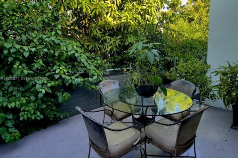 House in Miami, Florida 4 bedrooms, 101.91 sq.m. № 1982813 - photo 19