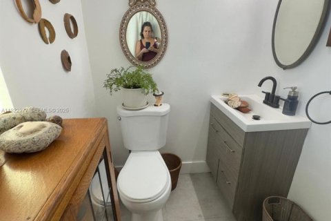 House in Miami, Florida 4 bedrooms, 101.91 sq.m. № 1982813 - photo 15