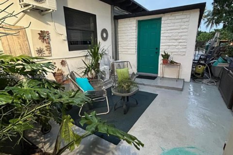 House in Miami, Florida 4 bedrooms, 101.91 sq.m. № 1982813 - photo 28