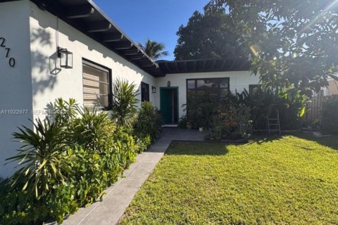 House in Miami, Florida 4 bedrooms, 101.91 sq.m. № 1982813