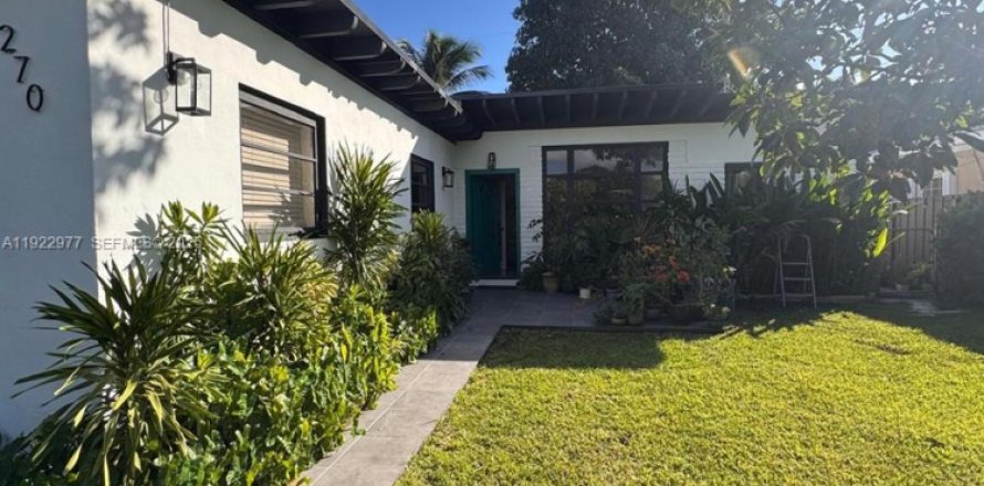 House in Miami, Florida 4 bedrooms, 101.91 sq.m. № 1982813