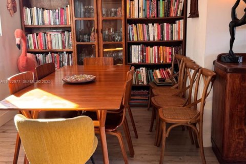 House in Miami, Florida 4 bedrooms, 101.91 sq.m. № 1982813 - photo 9