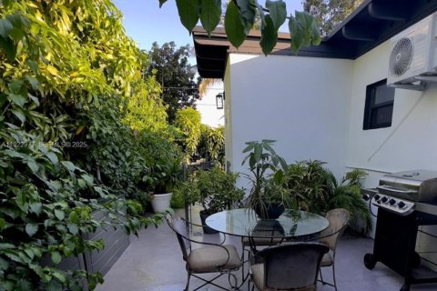 House in Miami, Florida 4 bedrooms, 101.91 sq.m. № 1982813 - photo 17