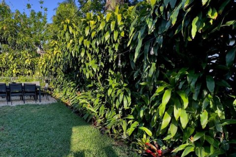 House in Miami, Florida 4 bedrooms, 101.91 sq.m. № 1982813 - photo 21