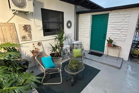 House in Miami, Florida 4 bedrooms, 101.91 sq.m. № 1982813 - photo 29