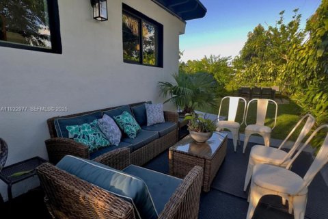 House in Miami, Florida 4 bedrooms, 101.91 sq.m. № 1982813 - photo 22