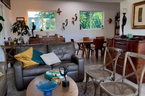 House in Miami, Florida 4 bedrooms, 101.91 sq.m. № 1982813 - photo 7