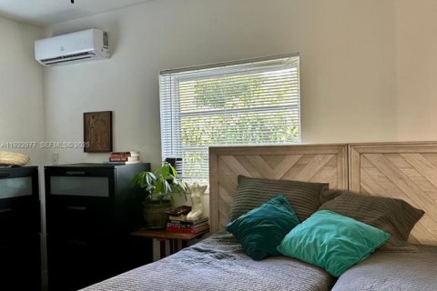 House in Miami, Florida 4 bedrooms, 101.91 sq.m. № 1982813 - photo 10