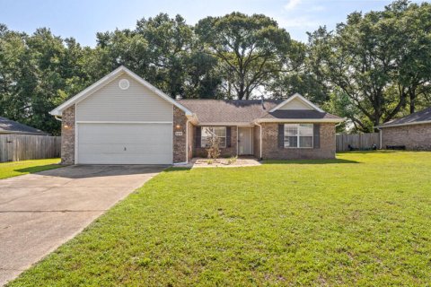 House in Crestview, Florida 4 bedrooms, 155.33 sq.m. № 561949 - photo 1