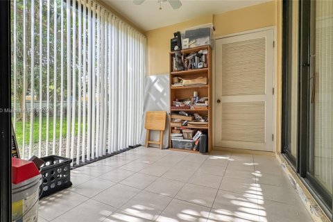 Condo in Aventura, Florida, 2 bedrooms  № 2014360 - photo 13