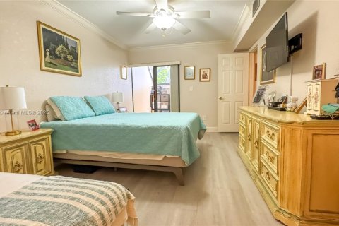 Condo in Aventura, Florida, 2 bedrooms  № 2014360 - photo 9