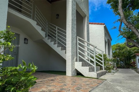 Condo in Aventura, Florida, 2 bedrooms  № 2014360 - photo 3