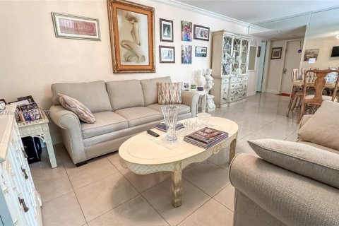 Condo in Aventura, Florida, 2 bedrooms  № 2014360 - photo 4