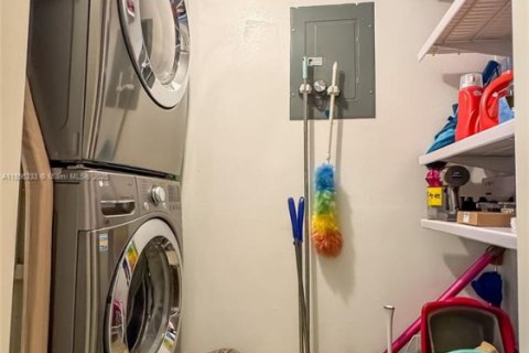 Condo in Aventura, Florida, 2 bedrooms  № 2014360 - photo 18