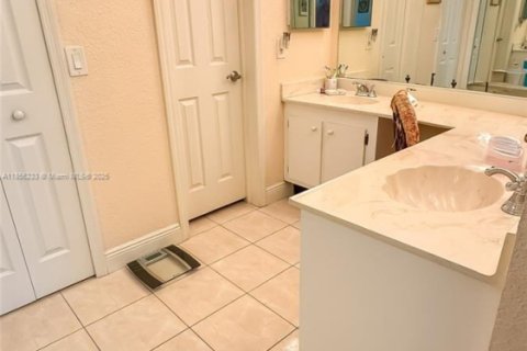 Condo in Aventura, Florida, 2 bedrooms  № 2014360 - photo 8