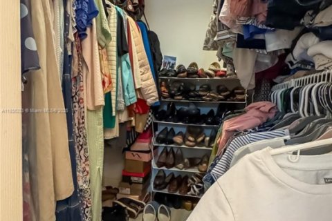 Condo in Aventura, Florida, 2 bedrooms  № 2014360 - photo 19