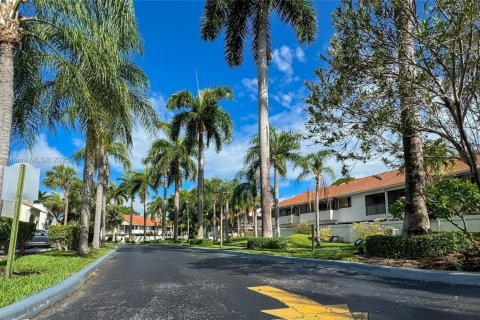 Condo in Aventura, Florida, 2 bedrooms  № 2014360 - photo 16