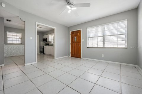 Villa ou maison à louer à Tampa, Floride: 2 chambres, 107.77 m2 № 2099371 - photo 8