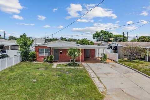 Villa ou maison à louer à Tampa, Floride: 2 chambres, 107.77 m2 № 2099371 - photo 2