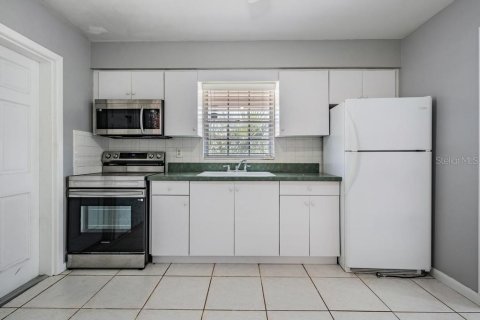 Villa ou maison à louer à Tampa, Floride: 2 chambres, 107.77 m2 № 2099371 - photo 11