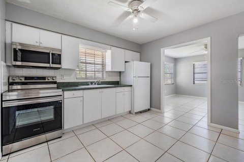 Villa ou maison à louer à Tampa, Floride: 2 chambres, 107.77 m2 № 2099371 - photo 12