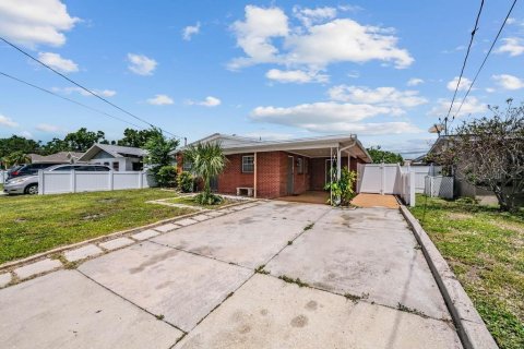 Villa ou maison à louer à Tampa, Floride: 2 chambres, 107.77 m2 № 2099371 - photo 5