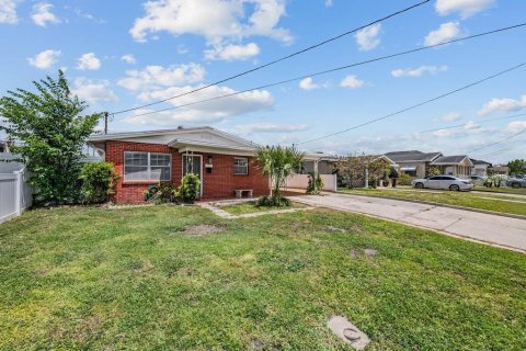 Villa ou maison à louer à Tampa, Floride: 2 chambres, 107.77 m2 № 2099371 - photo 3