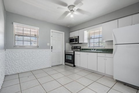 Villa ou maison à louer à Tampa, Floride: 2 chambres, 107.77 m2 № 2099371 - photo 10