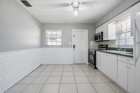 Villa ou maison à louer à Tampa, Floride: 2 chambres, 107.77 m2 № 2099371 - photo 13
