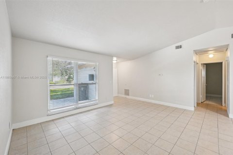 Casa en venta en Port St. Lucie, Florida, 4 dormitorios, 145.67 m2 № 1891330 - foto 6