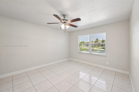 Casa en venta en Port St. Lucie, Florida, 4 dormitorios, 145.67 m2 № 1891330 - foto 16