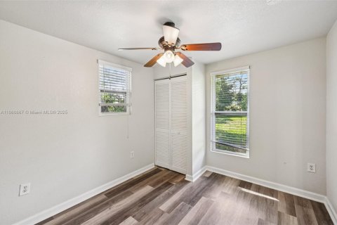 Casa en venta en Port St. Lucie, Florida, 4 dormitorios, 145.67 m2 № 1891330 - foto 14
