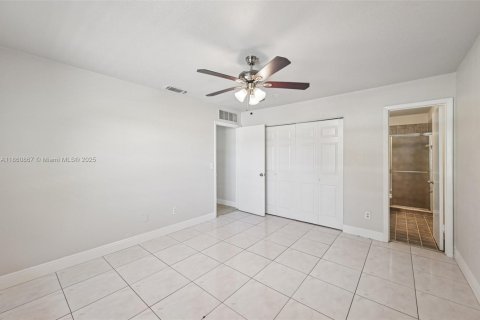 Casa en venta en Port St. Lucie, Florida, 4 dormitorios, 145.67 m2 № 1891330 - foto 18