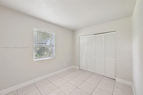 Casa en venta en Port St. Lucie, Florida, 4 dormitorios, 145.67 m2 № 1891330 - foto 22