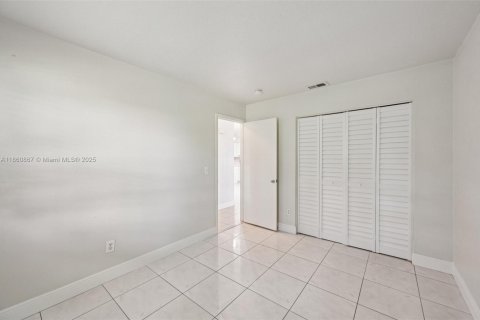 Casa en venta en Port St. Lucie, Florida, 4 dormitorios, 145.67 m2 № 1891330 - foto 21