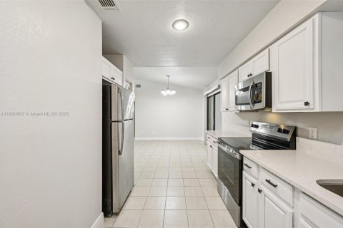 Casa en venta en Port St. Lucie, Florida, 4 dormitorios, 145.67 m2 № 1891330 - foto 12