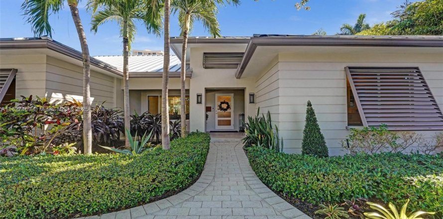 House in Fort Lauderdale, Florida 4 bedrooms, 325.16 sq.m. № 1798856
