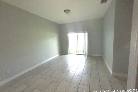 Propiedad comercial en venta en Poinciana, Florida, 6 dormitorios, 208.84 m2 № 2375563 - foto 8