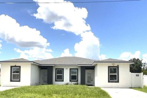 Propiedad comercial en Poinciana, Florida 6 dormitorios, 208.84 m2 № 2375563