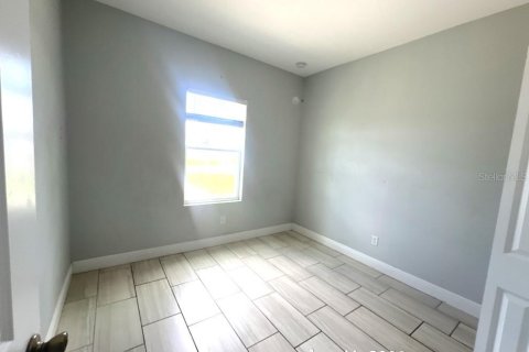Propiedad comercial en venta en Poinciana, Florida, 6 dormitorios, 208.84 m2 № 2375563 - foto 14
